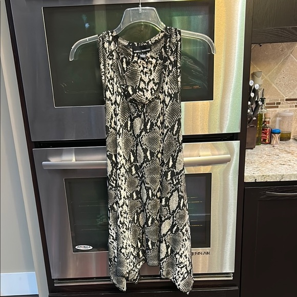 Isabella‎ Rodriguez Black and White Snake Print Midi Dress - Picture 2 of 7
